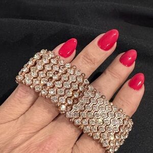 Elegant Gold and Crystal Bracelet